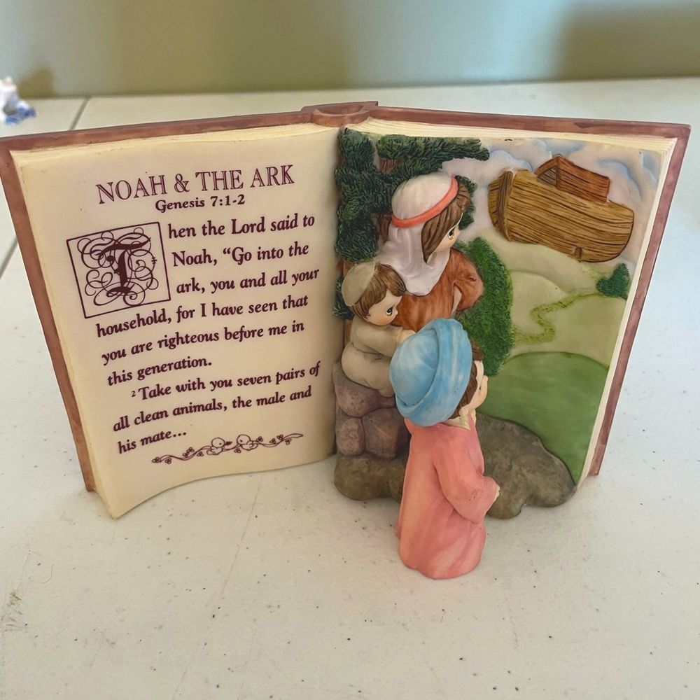 Precious Moments Noah's Ark Resin Bible Open Bible Book and Much More Noah 1998